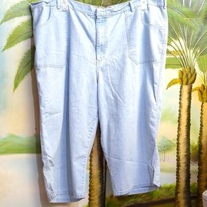 # 23 - Gloria Vanderbilt Women's Light Blue Denim Capris Size 24w